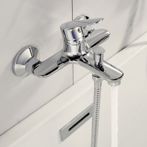 Смеситель для ванны с изливом (фото)