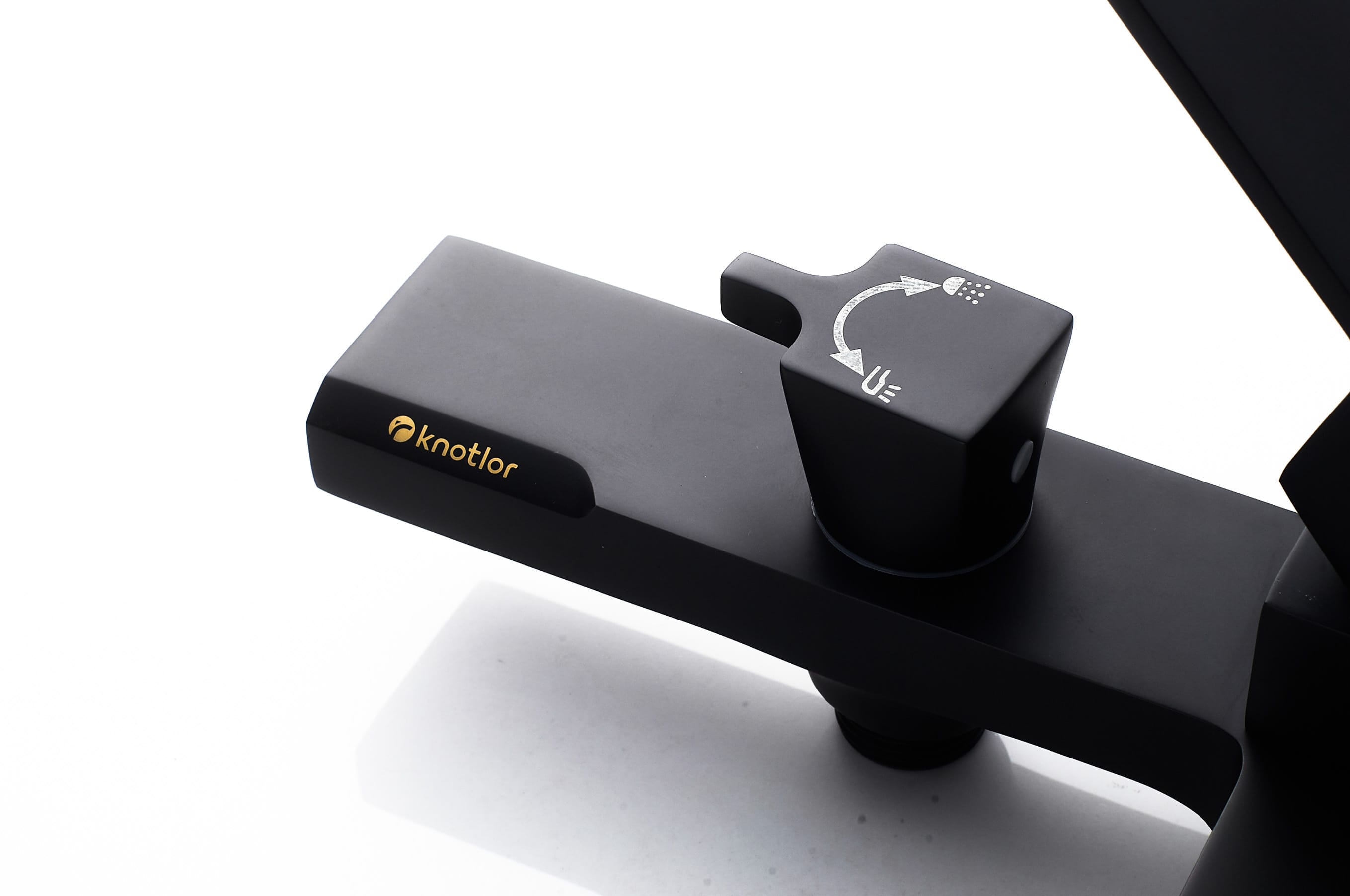 Смеситель для ванны с душем KN-22/BL