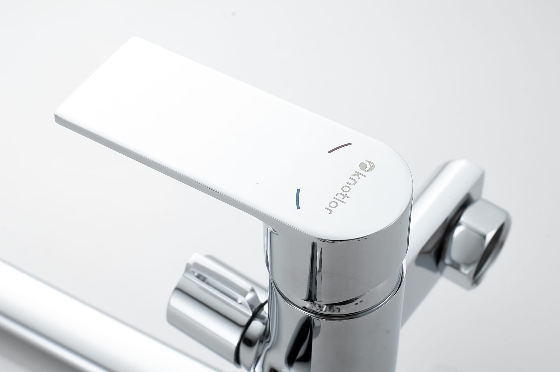 Смеситель для ванны с душем KN-33