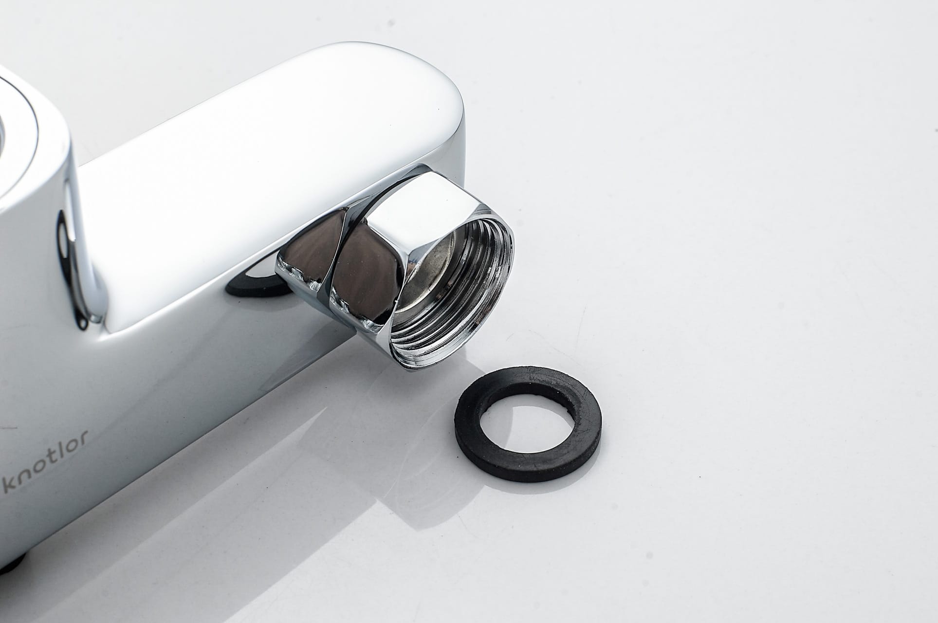 Смеситель для ванны с душем KN-42