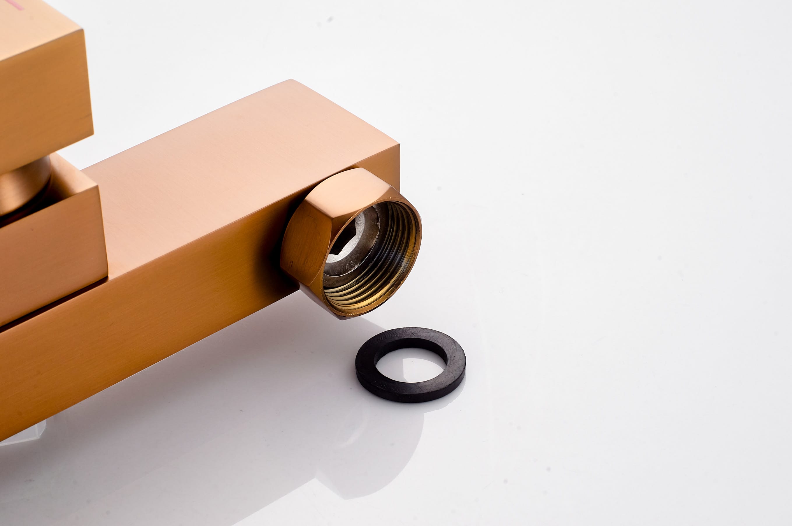 Смеситель для ванны с душем KN-22/RB