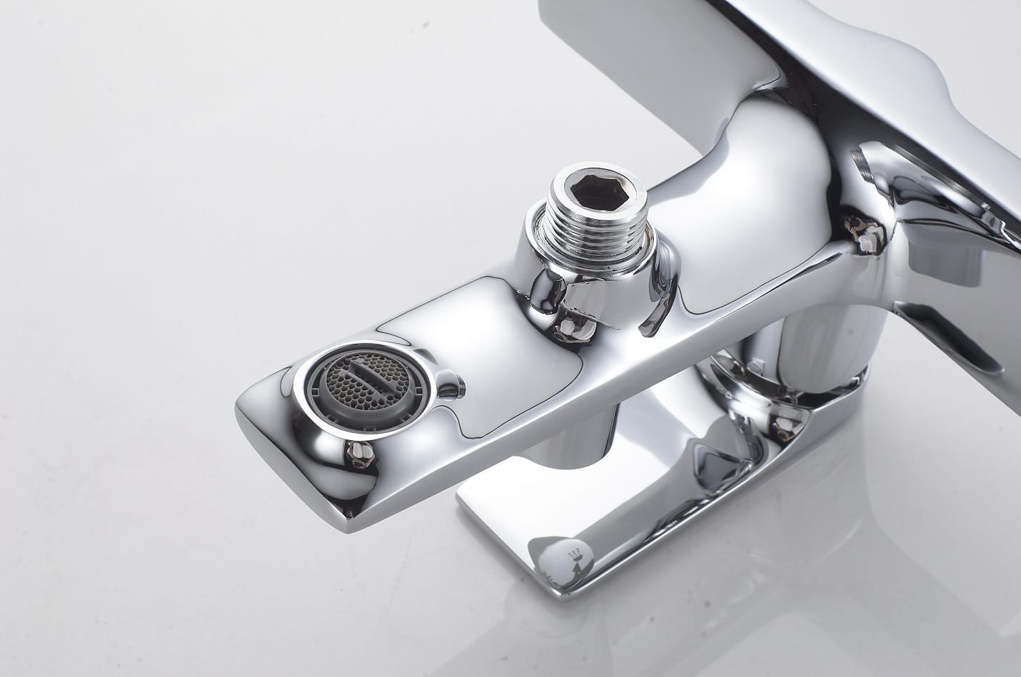 Смеситель для ванны с душем KN-71