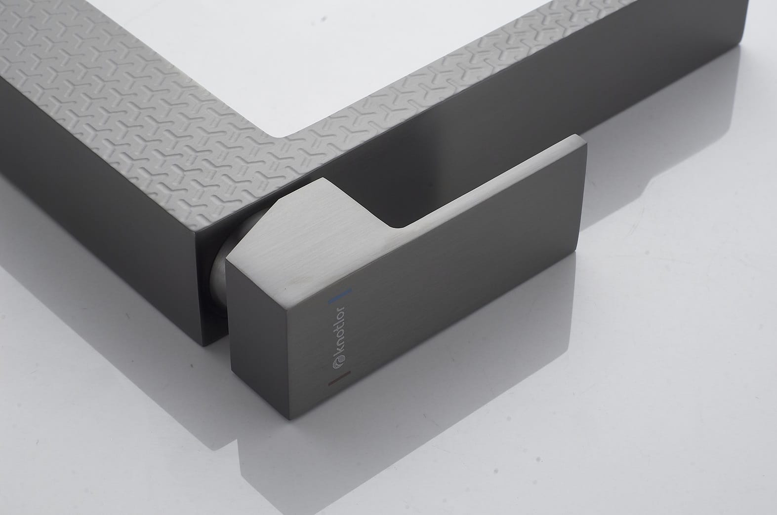 Смеситель для накладной раковины KN-24/GMP