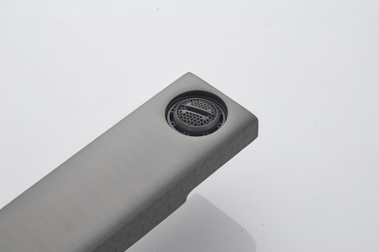 Смеситель для накладной раковины KN-24/GMP