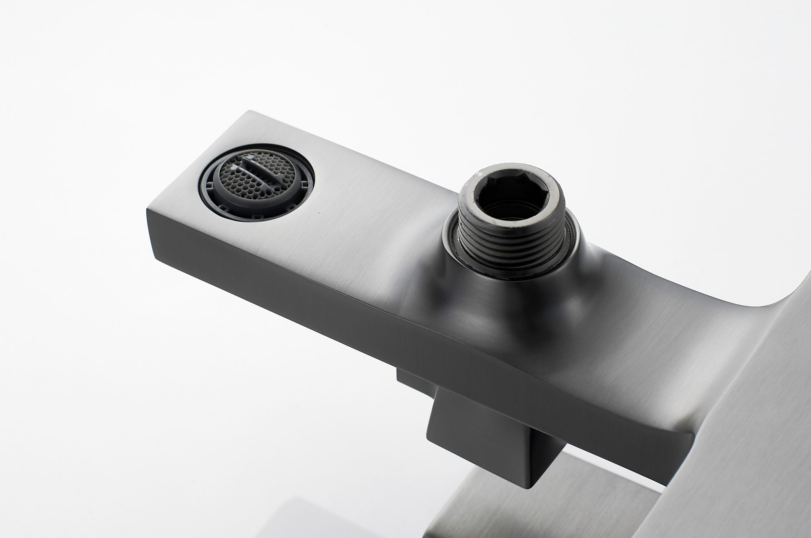 Смеситель для ванны с душем KN-22/GM