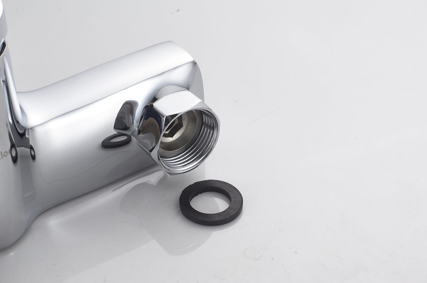 Смеситель для ванны с душем KN-71