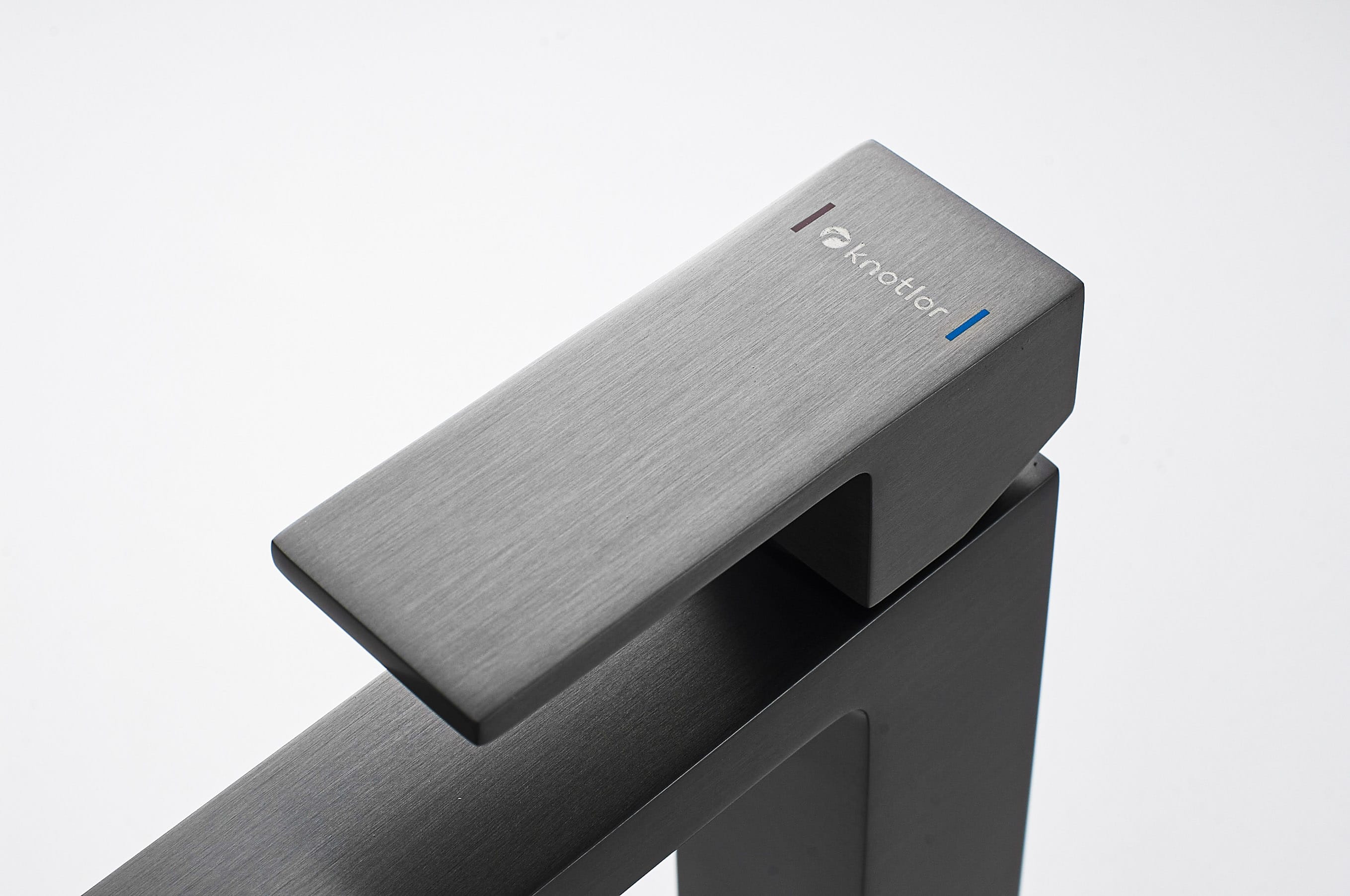 Смеситель для раковины KN-20/GM