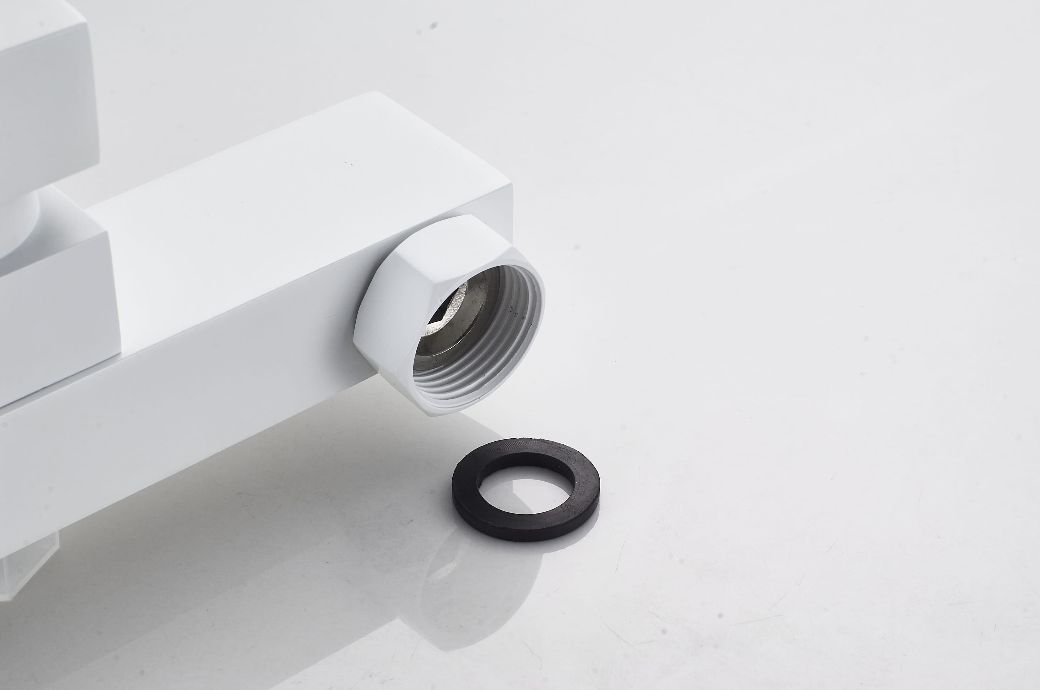 Смеситель для ванны с душем KN-22/WY