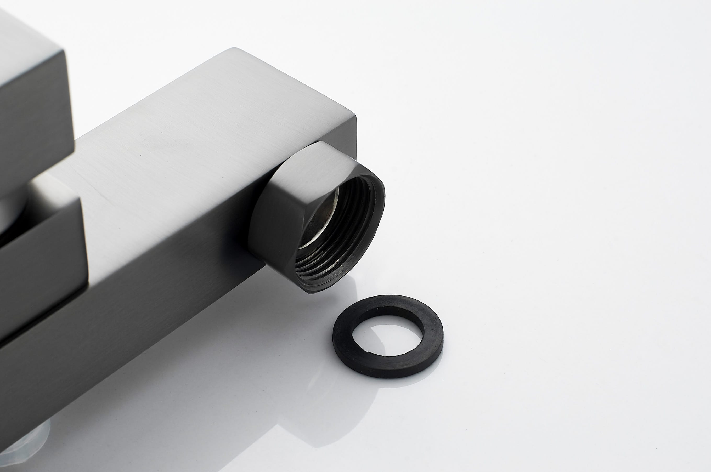 Смеситель для ванны с душем KN-22/GM