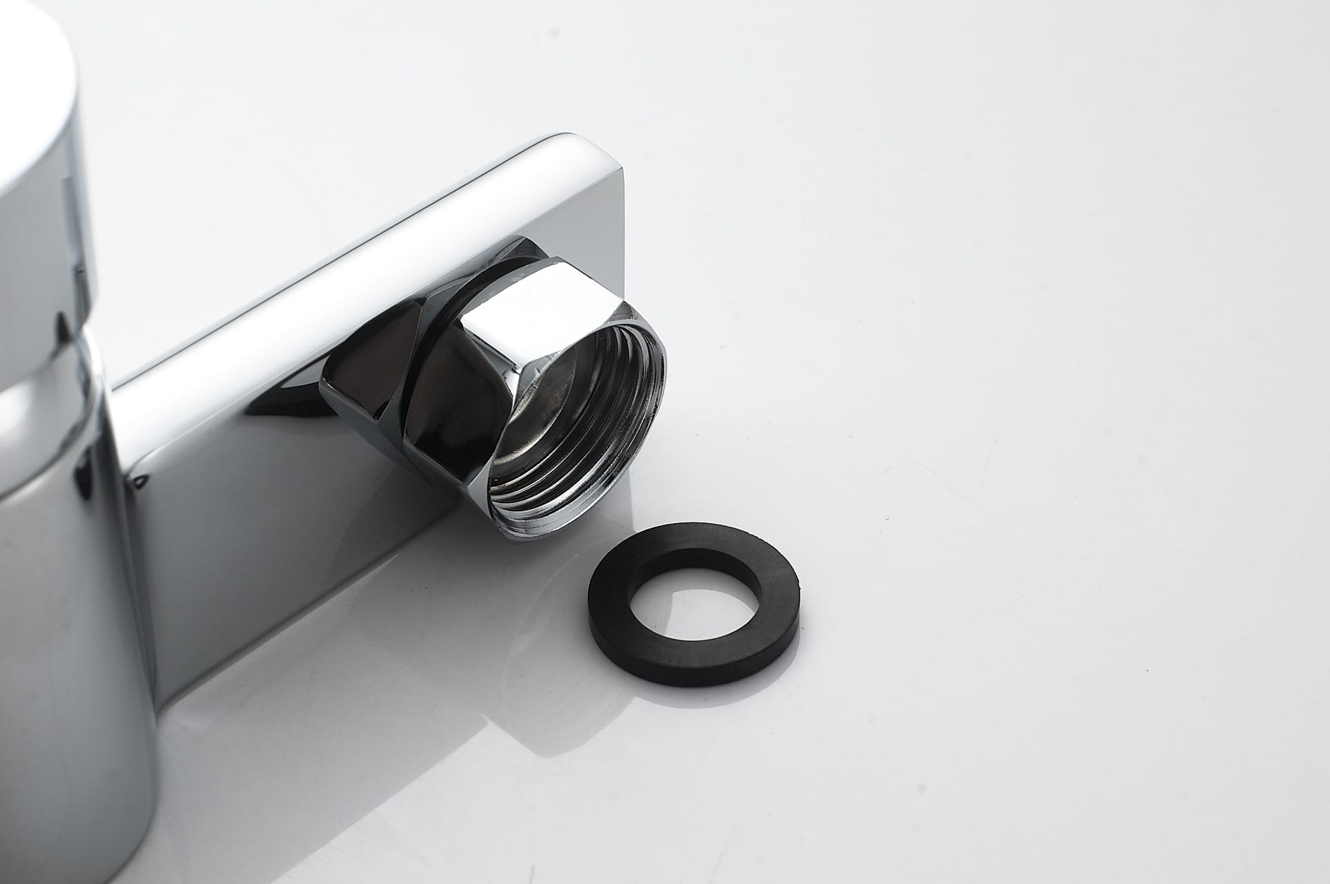 Смеситель для ванны с душем KN-32