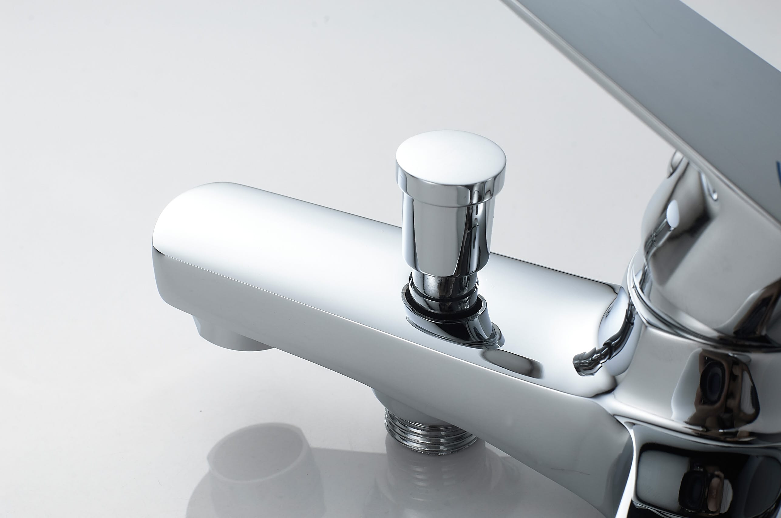 Смеситель для ванны с душем KN-14